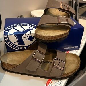 Birkenstock Arizona - sz 42 or US9 - Mocca - never worn